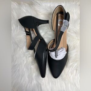Journee Collection Tillis Pumps